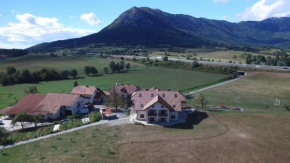 Отель Tourist Farm Hudičevec, Постойна